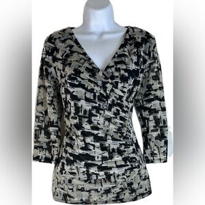 Dana Buchman Surplice Print Top Sz M Ruched Faux Wrap Surplice V Neck 3/4 Sleeve